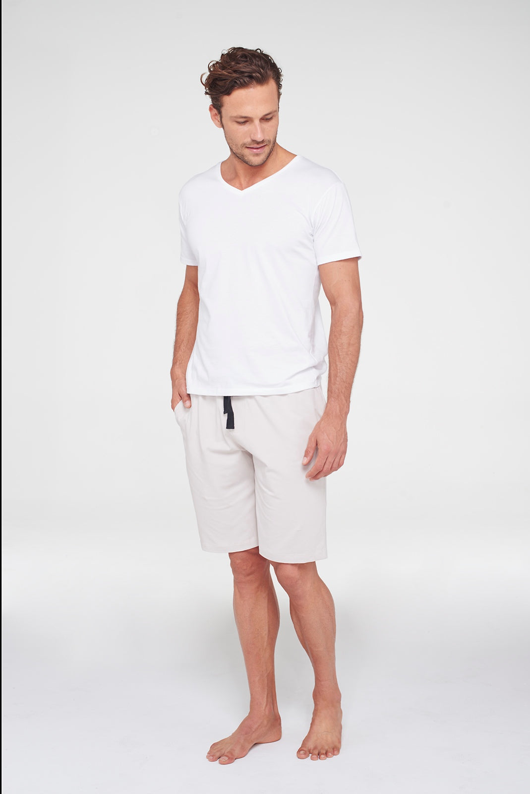 the owens short in feather grey